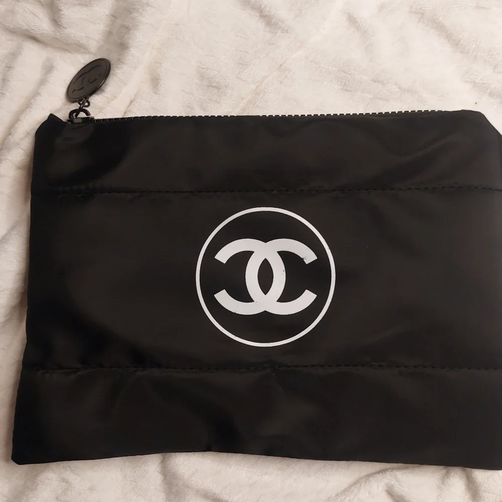 CHANEL Cream and Black Logo Protective Dust Cover